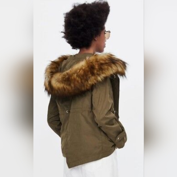 NWOT 🏷*** ZARA Khaki Faux Fur Hooded Short Parka - Picture 6 of 9